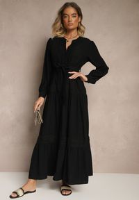 Renee - Czarna Wiskozowa Sukienka o Rozkloszowanym Kroju z Wiązanym Paskiem i Koronką Reisavien. Okazja: na co dzień, na spacer. Typ kołnierza: dekolt w serek. Kolor: czarny. Materiał: koronka, wiskoza. Wzór: koronka. Typ sukienki: rozkloszowane. Styl: casual, elegancki #5