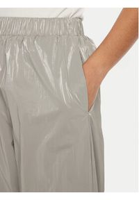 Guess Spodnie dresowe V5RB09 WGUJ0 Szary Regular Fit. Kolor: szary. Materiał: syntetyk #3