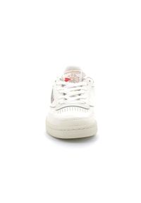 Buty do chodzenia damskie Reebok Club C 85. Zapięcie: sznurówki. Kolor: biały. Materiał: materiał. Szerokość cholewki: normalna. Model: Reebok Club. Sport: turystyka piesza