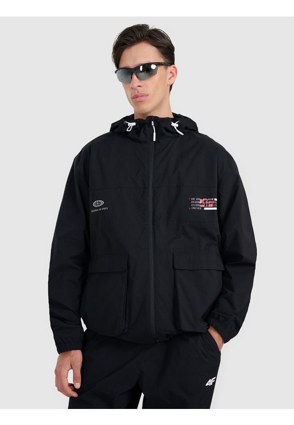 4f - 4F Kurtka przejściowa męska - czarna XL. Okazja: na co dzień. Typ kołnierza: kaptur. Kolor: czarny. Styl: casual, elegancki