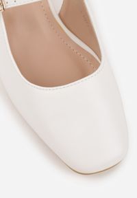 Born2be - Białe Czółenka na Kwadratowym Obcasie z Ozdobnymi Paseczkami i Sprzączką Elarose. Okazja: na co dzień. Zapięcie: sprzączka. Kolor: biały. Materiał: jeans. Obcas: na obcasie. Styl: casual, elegancki, klasyczny, wizytowy. Wysokość obcasa: średni #3