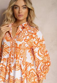 Renee - Pomarańczowa Rozkloszowana Sukienka Długa z Falbanką w Ornamentalny Print Naraoda. Kolor: pomarańczowy. Materiał: tkanina. Wzór: nadruk. Długość: maxi #4