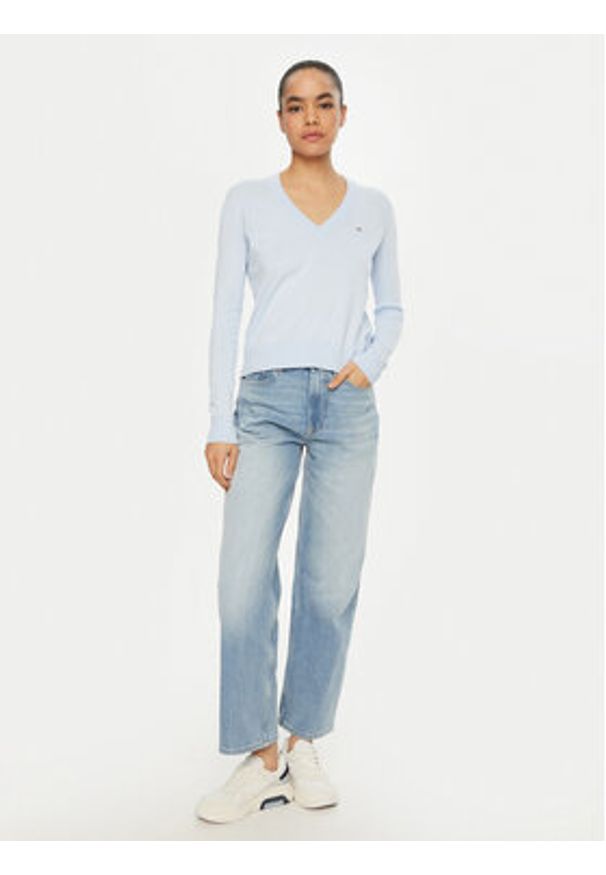 Tommy Jeans Sweter Essential DW0DW19888 Błękitny Regular Fit. Kolor: niebieski. Materiał: bawełna