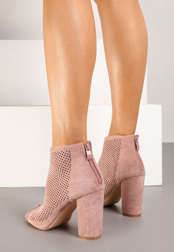 Born2be - Różowe Ażurowe Sandały Vices na Obcasie z Odkrytymi Noskami Zeniri. Okazja: na imprezę, na co dzień. Kolor: różowy. Materiał: jeans. Wzór: ażurowy. Sezon: wiosna, lato. Obcas: na obcasie. Styl: casual. Wysokość obcasa: średni