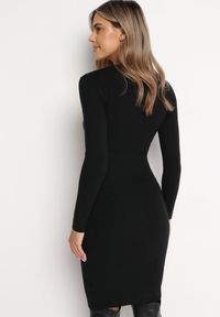 Born2be - Czarna Sweterkowa Sukienka Midi z Okrągłym Dekoltem i Ozdobnymi Cyrkoniami Adorne. Kolor: czarny. Wzór: aplikacja. Długość: midi #4