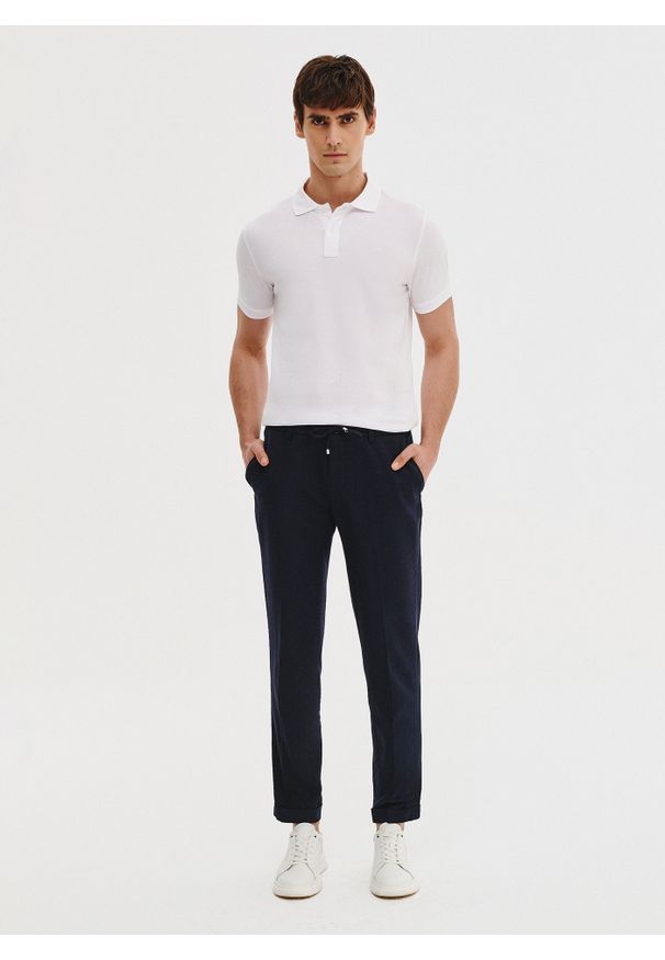 Pako Lorente - PAKO LORENTE - Biały gładki t-shirt polo. Okazja: na co dzień. Typ kołnierza: polo. Kolor: biały, niebieski. Materiał: bawełna. Wzór: gładki. Styl: casual