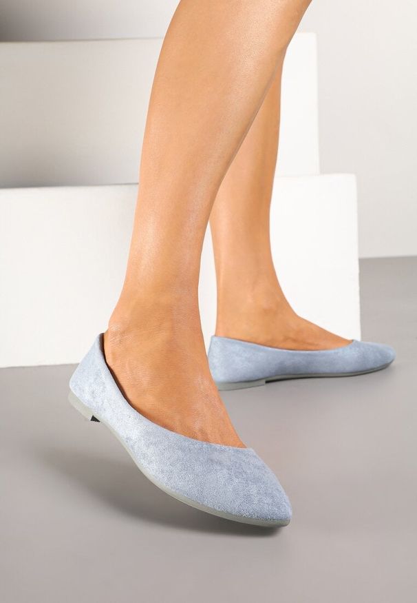 Born2be - Niebieskie Balerinki w Minimalistycznym Stylu z Imitacji Zamszu Hirlivia. Okazja: na spotkanie biznesowe, na co dzień, do pracy. Kolor: niebieski. Materiał: zamsz. Obcas: na obcasie. Styl: wizytowy, biznesowy, klasyczny, casual. Wysokość obcasa: niski