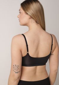 Born2be - Czarny Bezszwowy Biustonosz Bez Fiszbin z Usztywnianymi Miseczkami Leavessa. Kolor: czarny. Materiał: tkanina #6