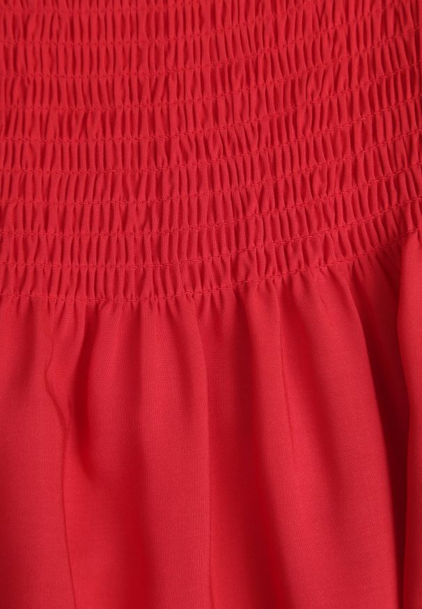 Renee - Czerwona Sukienka z Bawełny Hiszpanka Tolarelle. Okazja: na co dzień. Typ kołnierza: dekolt hiszpanka. Kolor: czerwony. Materiał: bawełna. Styl: casual, klasyczny, elegancki