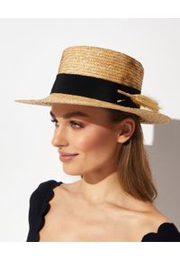 RUSLAN BAGINSKIY - Beżowy kapelusz z gałązką pszenicy. Kolor: beżowy. Materiał: materiał. Wzór: aplikacja. Sezon: lato
