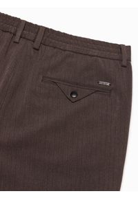 Ombre Clothing - Spodnie męskie chino z gumką w pasie SLIM FIT - czekoladowe V2 OM-PACP-0158 - XXL. Okazja: na co dzień. Kolor: brązowy. Materiał: poliester, elastan, wiskoza. Styl: casual #6
