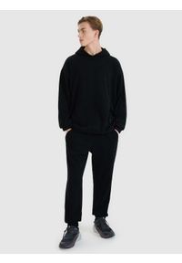 4f - 4F Bluza dresowa nierozpinana z kapturem męska - czarna L. Okazja: na co dzień. Typ kołnierza: kaptur. Kolor: czarny. Materiał: dresówka. Styl: sportowy, casual