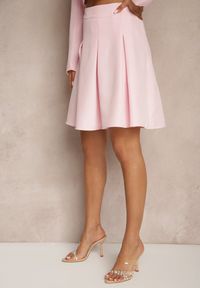 Renee - Różowa Plisowana Spódnica High Waist o Rozkloszowanym Kroju Redilsa. Stan: podwyższony. Kolor: różowy. Styl: elegancki