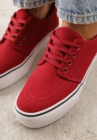 Born2be - Czerwone Klasyczne Tenisówki z Ozdobnym Paskiem przy Podeszwie Ranora. Zapięcie: pasek. Kolor: czerwony. Materiał: jeans, dresówka. Szerokość cholewki: normalna. Wzór: gładki. Styl: klasyczny #8