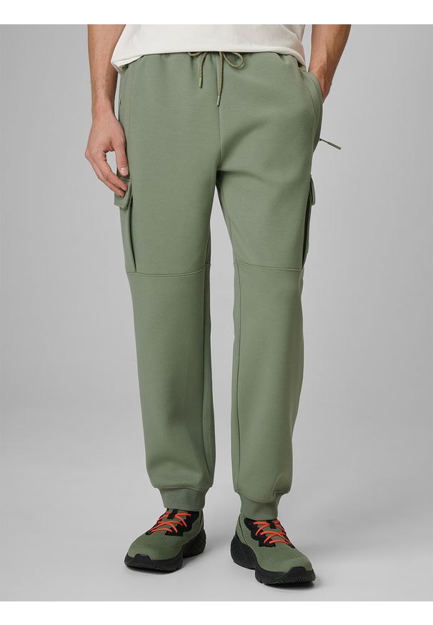 4f - 4F Spodnie dresowe cargo męskie - khaki XXL. Kolor: oliwkowy, brązowy, wielokolorowy. Materiał: dresówka