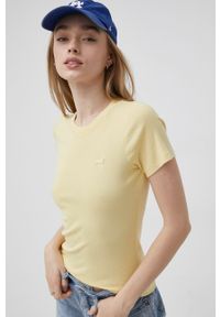 Levi's® - Levi's t-shirt bawełniany kolor żółty. Okazja: na spotkanie biznesowe. Kolor: żółty. Materiał: bawełna. Wzór: aplikacja. Styl: biznesowy #5