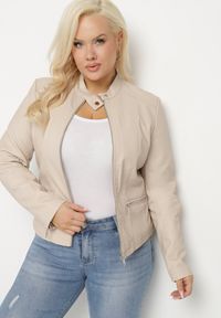 Born2be - Beżowa Kurtka Ramoneska Ozdobiona Paskiem pod Szyją Milvezia. Okazja: na co dzień. Kolor: beżowy. Materiał: jeans. Wzór: aplikacja. Styl: casual #4