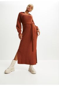 bonprix - Długa sukienka dzianinowa z paskiem (2 części). Typ kołnierza: polo. Kolor: brązowy. Materiał: dzianina. Długość: maxi #2