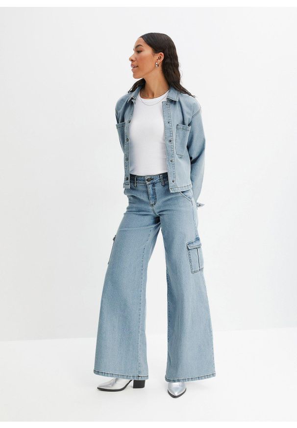 bonprix - Dżinsy bojówki mid waist, Wide Leg. Kolor: niebieski