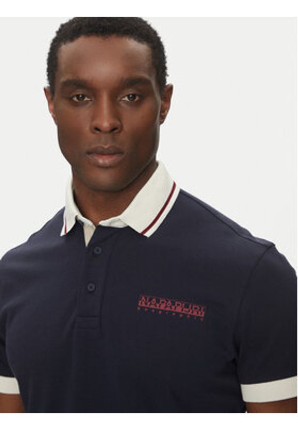 Napapijri Polo E-Zeri NP0A4ID4 Granatowy Regular Fit. Typ kołnierza: polo. Kolor: niebieski. Materiał: bawełna