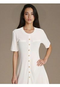 Sinsay - Sukienka mini z ozdobnymi guzikami - kremowy. Kolor: kremowy. Długość: mini #1