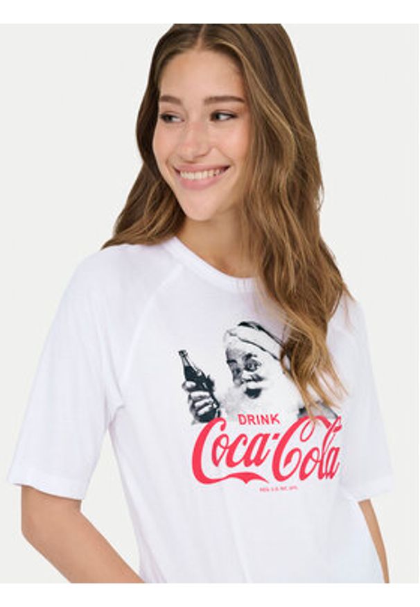 only - ONLY T-Shirt Coca Cola 15355794 Biały Regular Fit. Kolor: biały. Materiał: bawełna