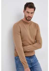 BOSS - Boss Sweter wełniany męski kolor beżowy. Okazja: na co dzień. Kolor: beżowy. Materiał: wełna. Długość rękawa: długi rękaw. Długość: długie. Styl: casual #1