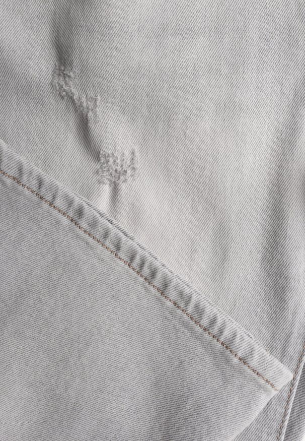 Born2be - Jasnoszare Jeansy z Bawełną i Wysokim Stanem o Prostym Kroju z Przetarciam Vimariella. Okazja: na co dzień. Stan: podwyższony. Kolor: szary. Styl: casual