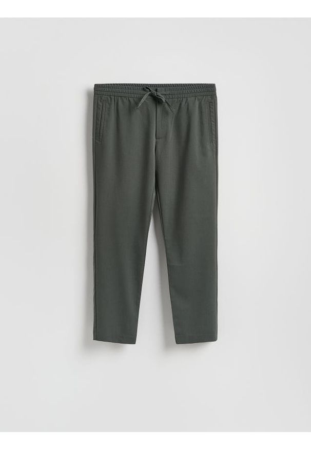 Reserved - Spodnie joggery - ciemnozielony. Kolor: zielony. Materiał: tkanina, wiskoza