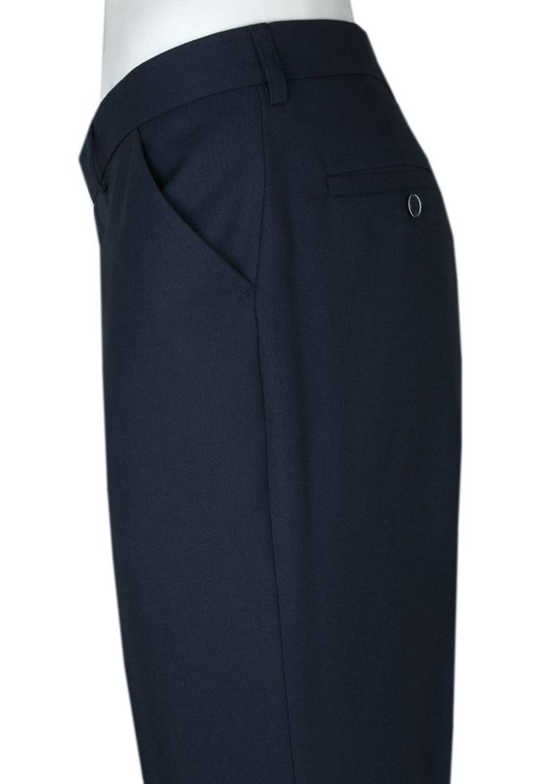 Uniwersalny, Elegancki Garnitur Męski - Casino - Granatowy. Kolor: niebieski. Materiał: poliester, wiskoza. Wzór: gładki