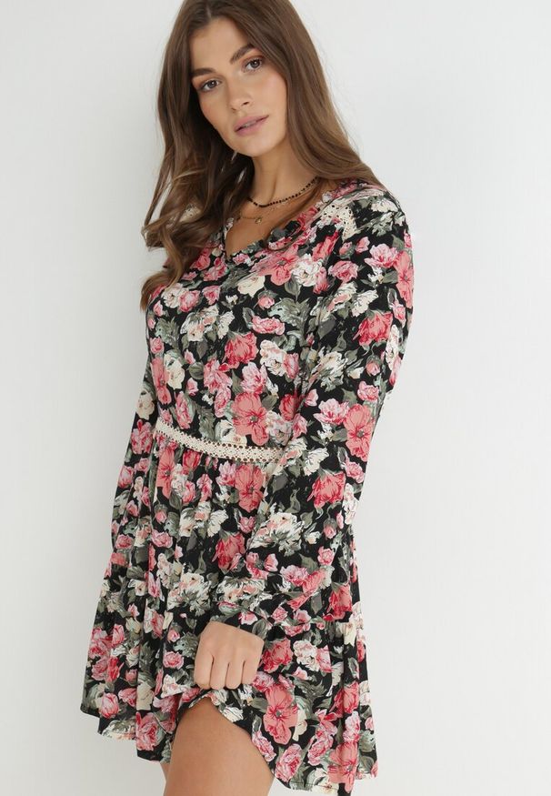 Born2be - Czarna Sukienka Appitrite. Okazja: na co dzień. Kolor: czarny. Materiał: koronka, tkanina. Wzór: kolorowy, kwiaty. Styl: casual. Długość: mini