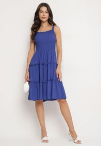 Born2be - Granatowa Rozkloszowana Sukienka z Wiskozą na Wiązanych Ramiączkach Aralisse. Okazja: na co dzień. Typ kołnierza: dekolt kwadratowy. Kolor: niebieski. Materiał: wiskoza. Długość rękawa: na ramiączkach. Typ sukienki: rozkloszowane. Styl: casual, klasyczny #6