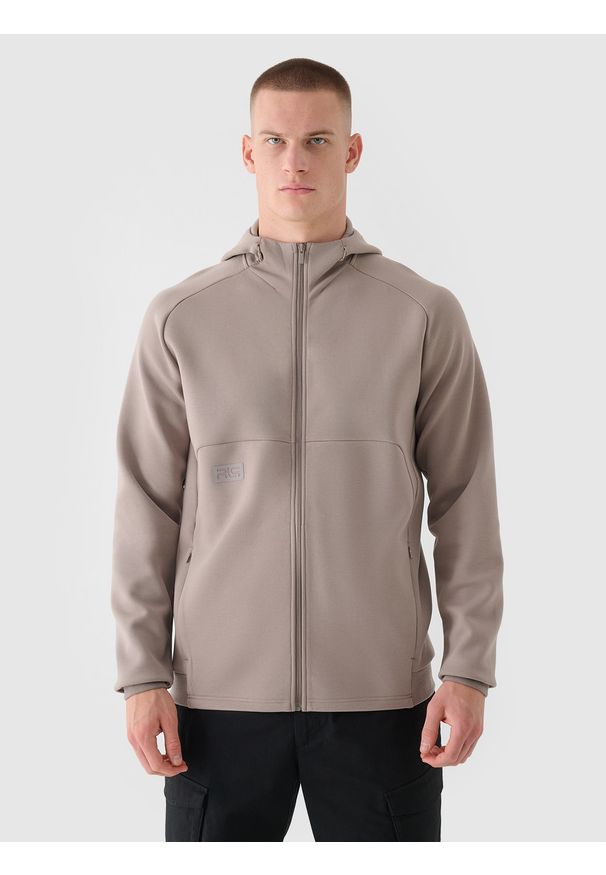 4f - 4F Bluza dresowa rozpinana z kapturem męska 4F x Robert Lewandowski - beżowa M. Okazja: na co dzień. Typ kołnierza: kaptur. Kolor: beżowy. Materiał: dresówka. Długość rękawa: raglanowy rękaw. Wzór: gładki, aplikacja, ze splotem. Styl: casual, sportowy