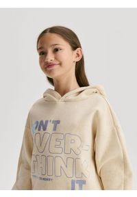 Reserved - Bluza z metalicznym nadrukiem - kremowy. Kolor: kremowy. Materiał: bawełna. Wzór: nadruk #1