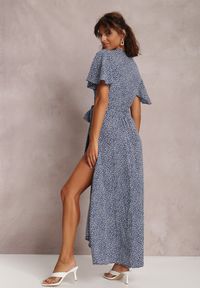 Renee - Granatowa Sukienka Alethossia. Kolor: niebieski. Materiał: wiskoza. Wzór: aplikacja. Typ sukienki: rozkloszowane, kopertowe. Długość: maxi