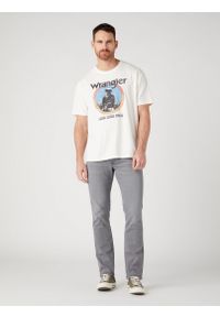 Wrangler - WRANGLER AMERICANA TEE MĘSKI T-SHIRT KOSZULKA LOGO NADRUK OFF WHITE W7CBEE737 112329201. Wzór: nadruk #4