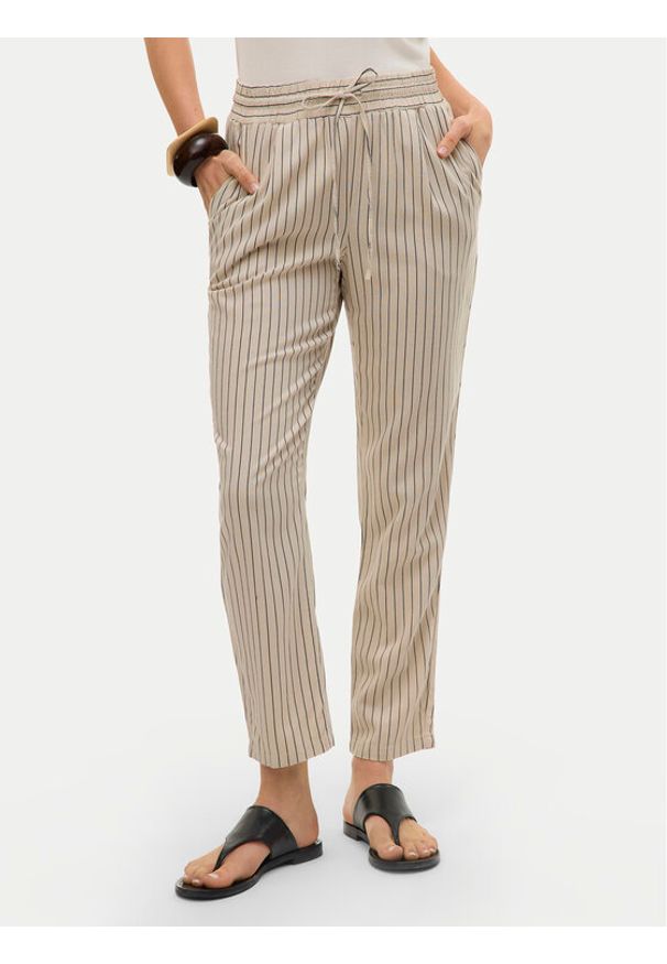 Vero Moda Spodnie materiałowe Jesmilo 10279691 Beżowy Regular Fit. Kolor: beżowy. Materiał: len
