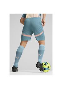Puma - Krótki Manchester City 2024/25. Kolor: wielokolorowy, różowy, niebieski. Długość: krótkie. Sport: piłka nożna
