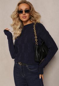 Renee - Granatowy Warkoczowy Sweter z Długim Rękawem i Ściągaczami Kaviss. Kolor: niebieski. Materiał: dzianina. Długość rękawa: długi rękaw. Długość: długie. Wzór: ze splotem. Styl: klasyczny #3