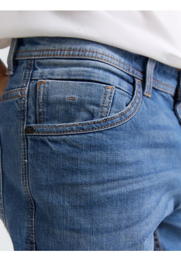 Męskie Spodnie Jeansowe Tom Tailor Josh Used Mid Stone Blue Denim Regular Slim Fit 1007860 10119. Okazja: na spotkanie biznesowe, na randkę, na co dzień. Długość: długie. Wzór: jednolity. Styl: klasyczny, biznesowy, casual, elegancki
