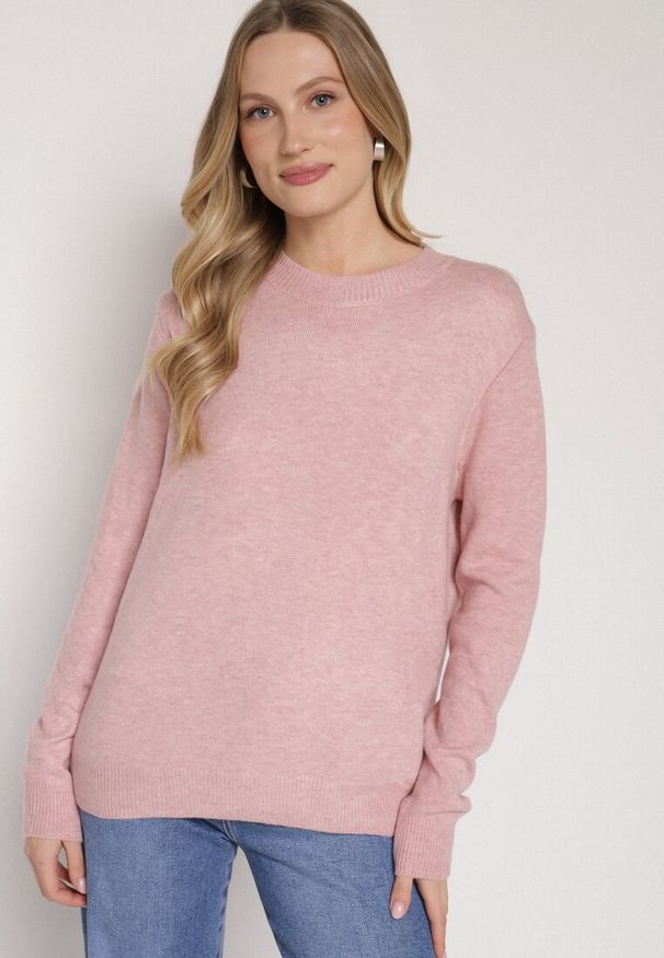 Born2be - Jasnoróżowy Casualowy Sweter z Wełną i Bawełną Nedalla. Okazja: na co dzień. Kolor: różowy. Materiał: wełna, bawełna. Długość rękawa: długi rękaw. Długość: długie. Styl: casual