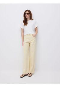 Reserved - Jeansy wide leg w prążek - żółty. Kolor: żółty. Wzór: prążki #1