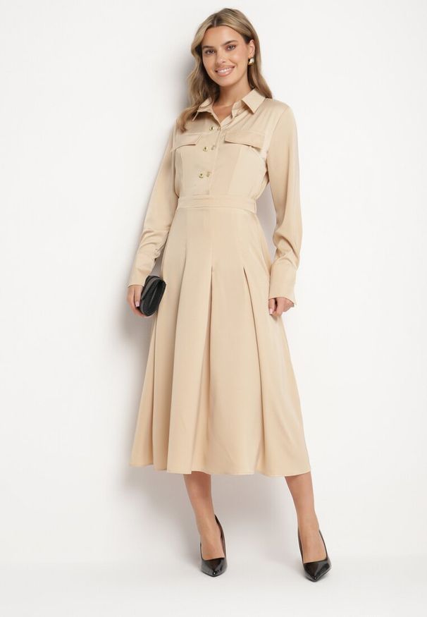 Born2be - Beżowa Rozkloszowana Sukienka o Koszulowym Kroju z Imitacją Kieszeni i Gumką w Talii Rizza. Okazja: na co dzień. Kolor: beżowy. Typ sukienki: koszulowe. Styl: casual, elegancki, klasyczny, wizytowy