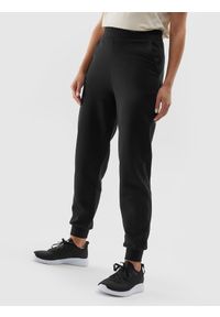 4f - Spodnie dresowe joggery damskie. Kolor: czarny. Materiał: dresówka. Długość: długie. Wzór: gładki