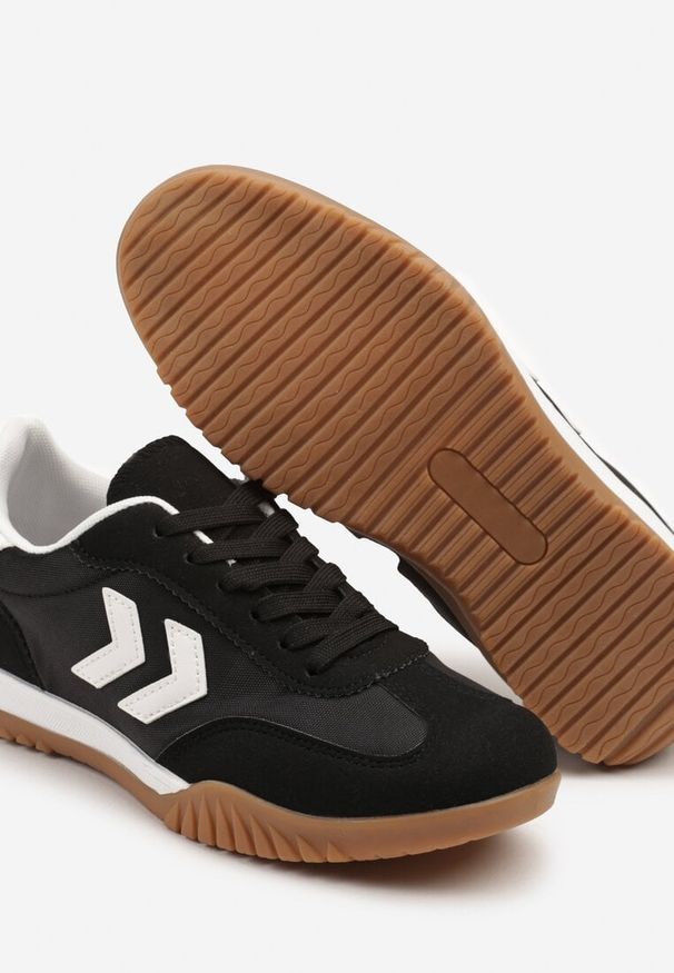 Born2be - Czarno-Białe Sneakersy w Stylu Klasycznych Tenisówek z Ozdobnymi Przeszyciami Mepnia. Okazja: na co dzień. Kolor: czarny. Materiał: jeans
