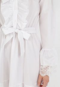 Born2be - Biała Sukienka Trislar. Kolor: biały. Materiał: materiał, koronka. Długość rękawa: długi rękaw. Wzór: koronka. Typ sukienki: dopasowane. Długość: midi #3