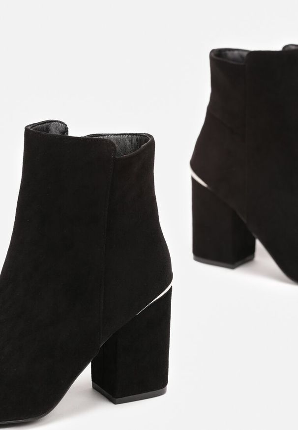 Renee - Czarne Botki na Obcasie z Imitacji Zamszu Giorgina. Nosek buta: okrągły. Zapięcie: zamek. Kolor: czarny. Materiał: zamsz. Sezon: zima. Obcas: na obcasie. Wysokość obcasa: średni