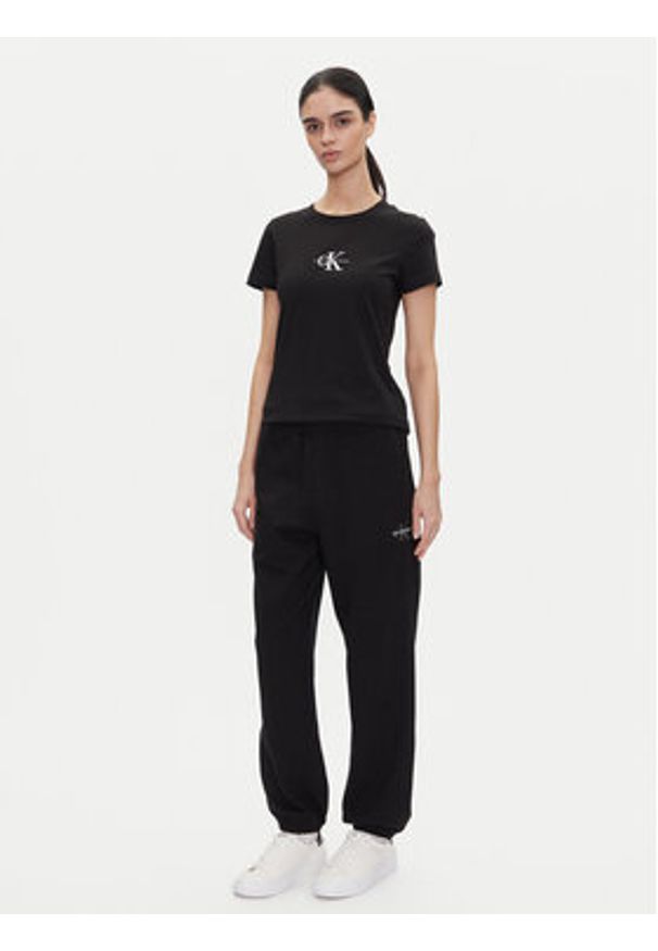 Calvin Klein Jeans Spodnie dresowe Monologo LV047B235G Czarny Regular Fit. Kolor: czarny. Materiał: bawełna