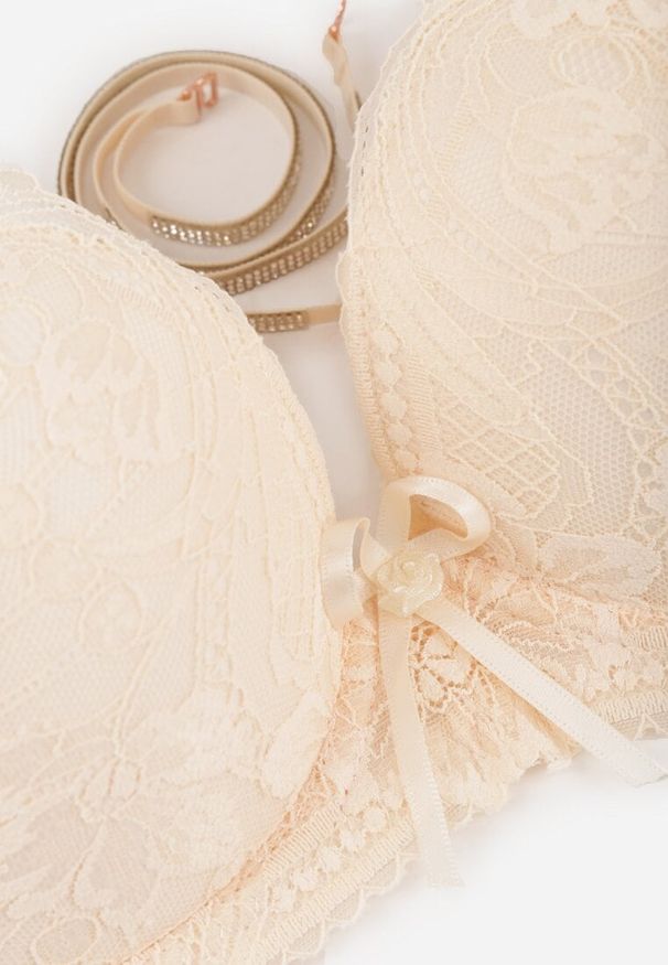 Renee - Jasnobeżowy Koronkowy Biustonosz Ozdobiony Kokardą Falzedia. Kolor: beżowy. Materiał: koronka. Rodzaj stanika: odpinane ramiączka. Wzór: aplikacja