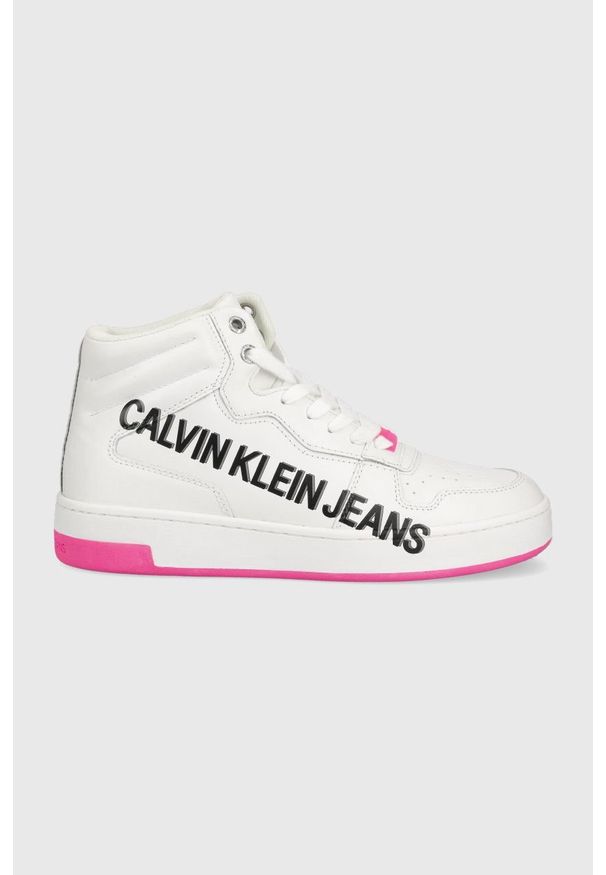 Calvin Klein Jeans sneakersy skórzane YW0YW00455 kolor biały. Nosek buta: okrągły. Kolor: biały. Materiał: guma. Obcas: na obcasie. Wysokość obcasa: niski